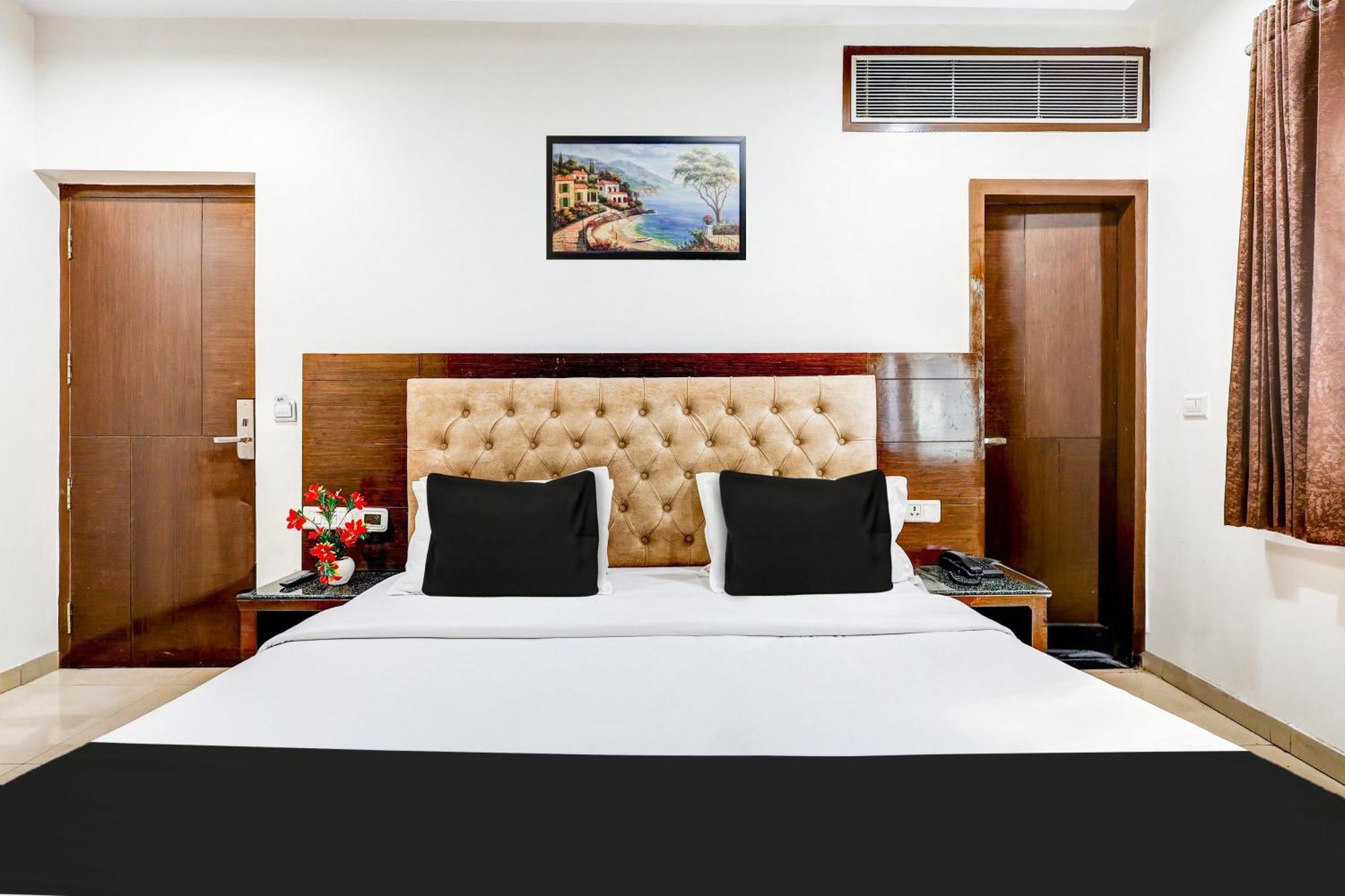 Super Townhouse Arakashan Road Paharganj Formerly Mohan International New Delhi Ngoại thất bức ảnh