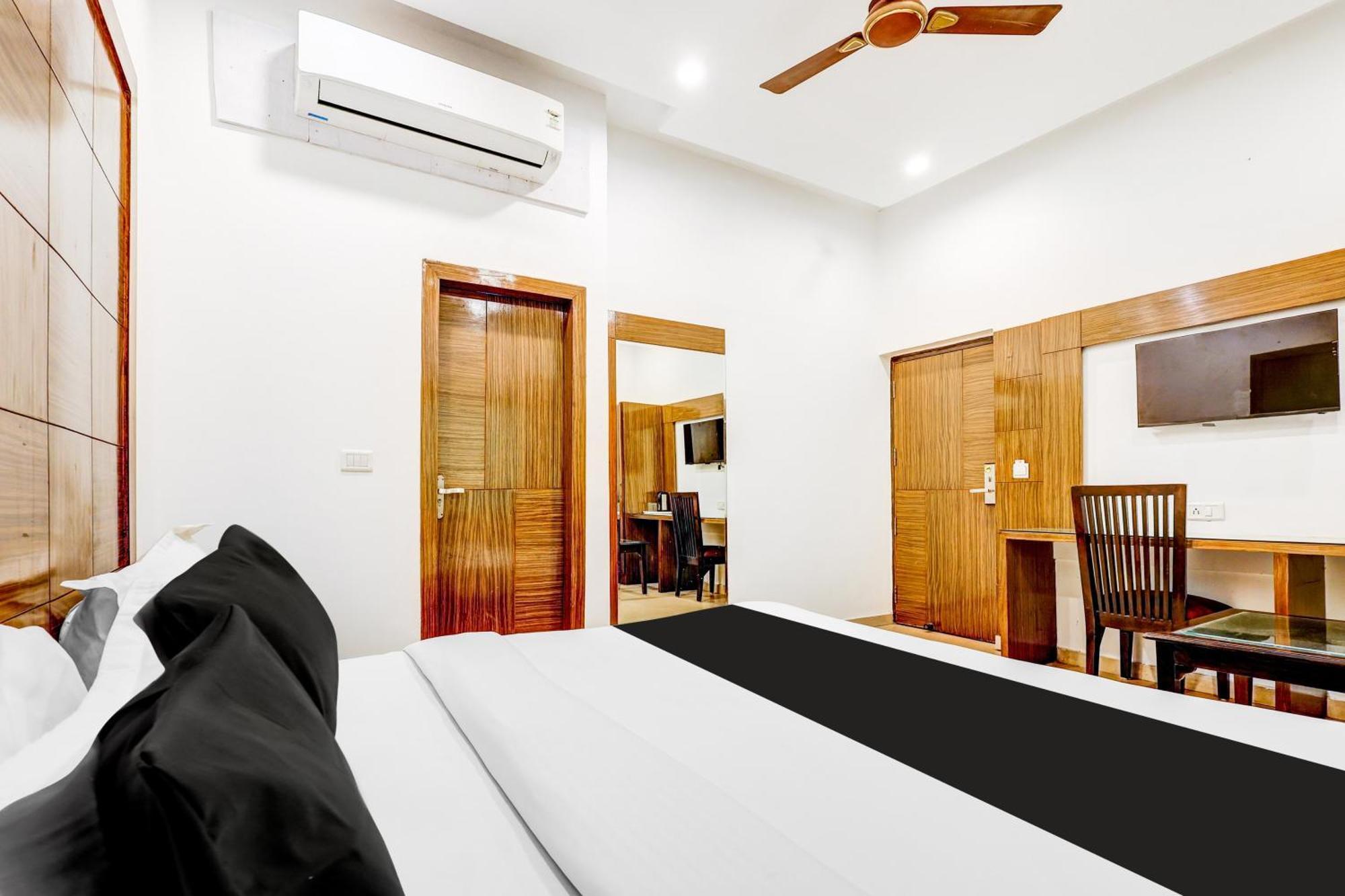 Super Townhouse Arakashan Road Paharganj Formerly Mohan International New Delhi Ngoại thất bức ảnh