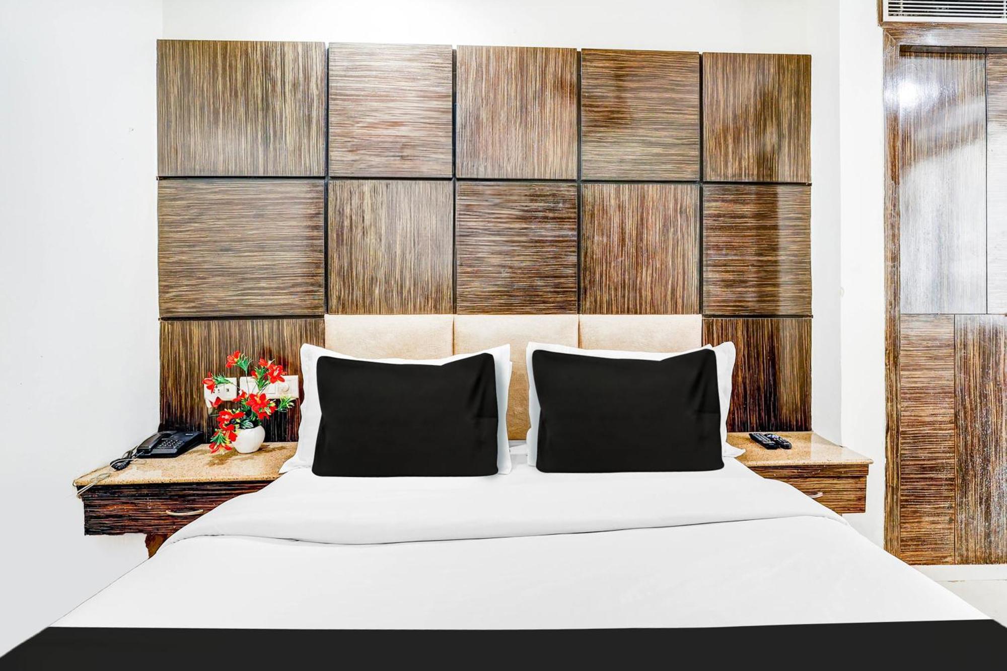 Super Townhouse Arakashan Road Paharganj Formerly Mohan International New Delhi Ngoại thất bức ảnh