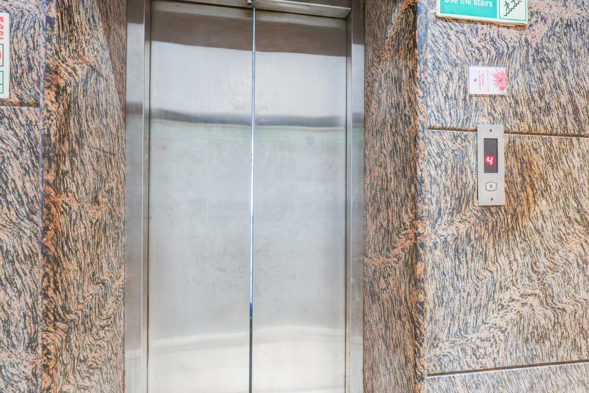 Super Townhouse Arakashan Road Paharganj Formerly Mohan International New Delhi Ngoại thất bức ảnh